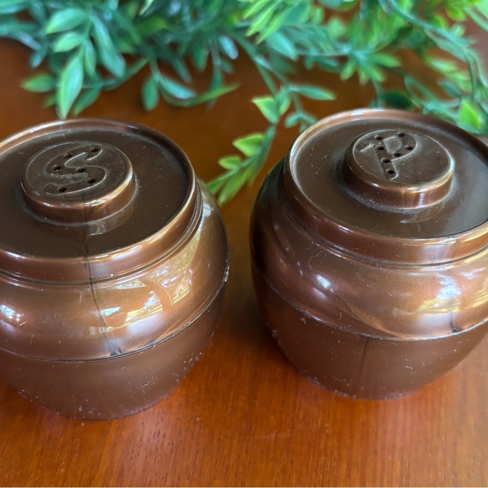 Vintage Admiration Brown Barrel Salt and Pepper Shaker Set Made in USA